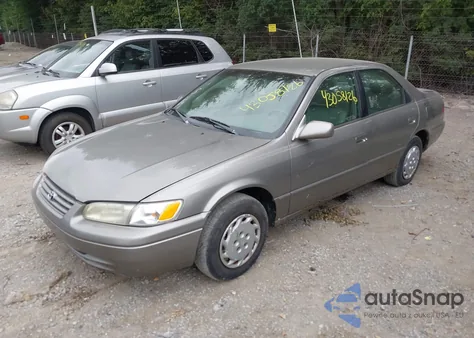 1999 Toyota Camry Le z USA, uszkodzony, nr VIN 4T1BG28K9XU473206